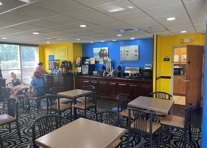 Days Inn & Suites By Wyndham Fort Pierce I-95
