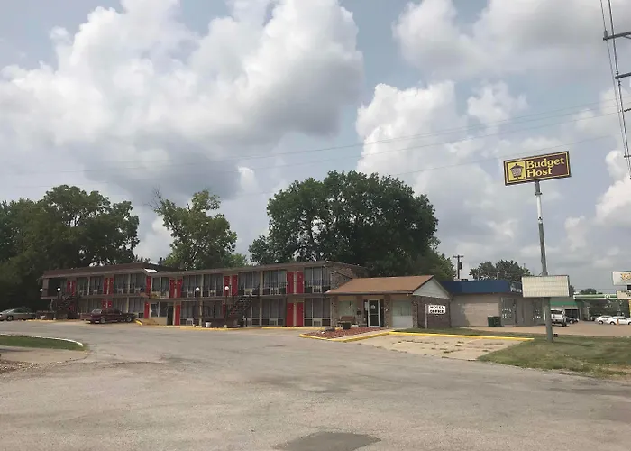 Budget Host Village Inn