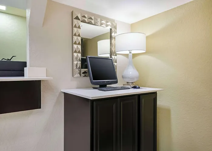 Best Western Edgewater Inn