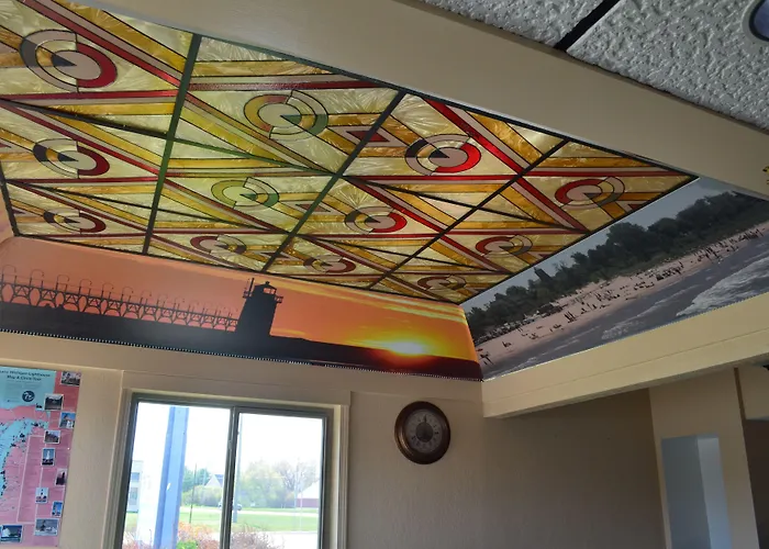 Great Lakes Inn & Suites