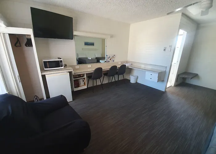 Coastal Bay Motel