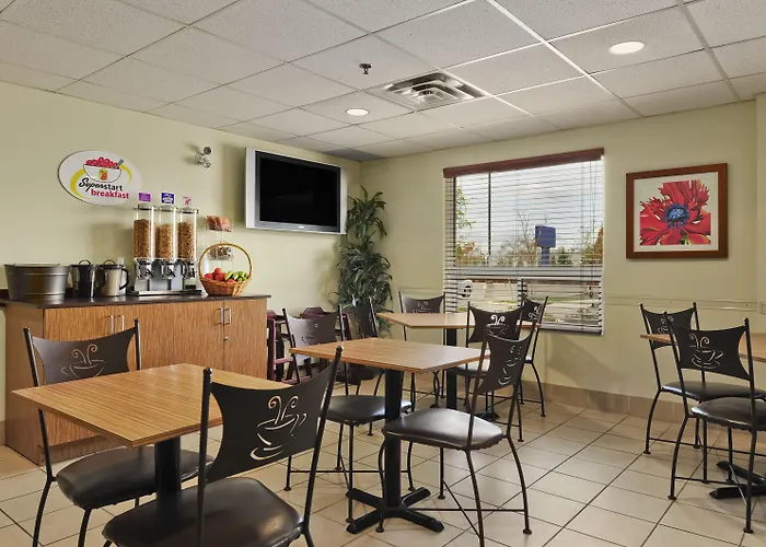 Super 8 By Wyndham Barrie South