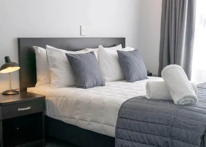 Durham Court Motor Inn