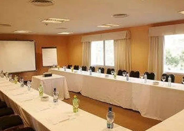 Howard Johnson Pilar Resort Spa & Convention Center