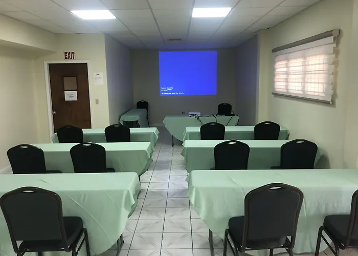 Carl'S Unique Inn & Conference Facilities