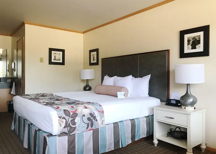 River House Inn, A Baymont By Wyndham