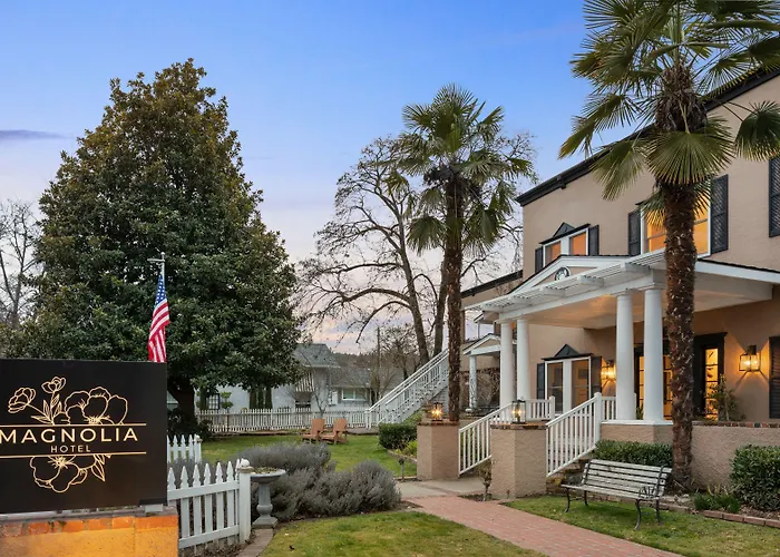 Magnolia Hotel