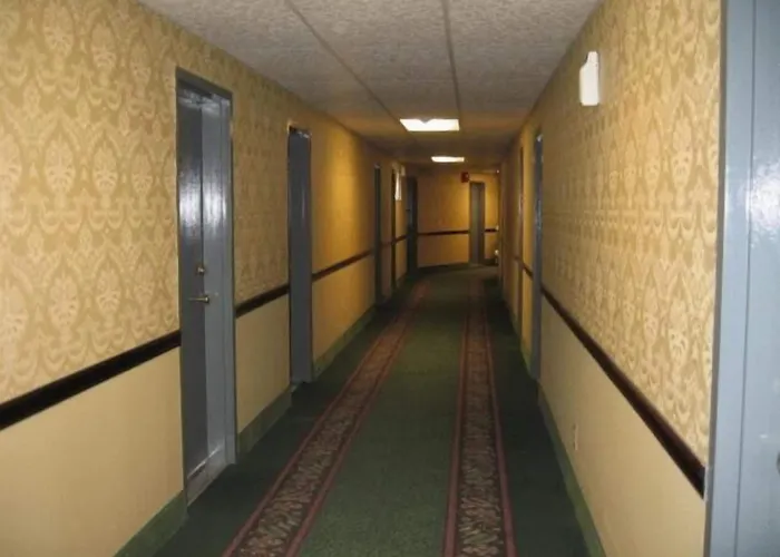 Town House Inn And Suites