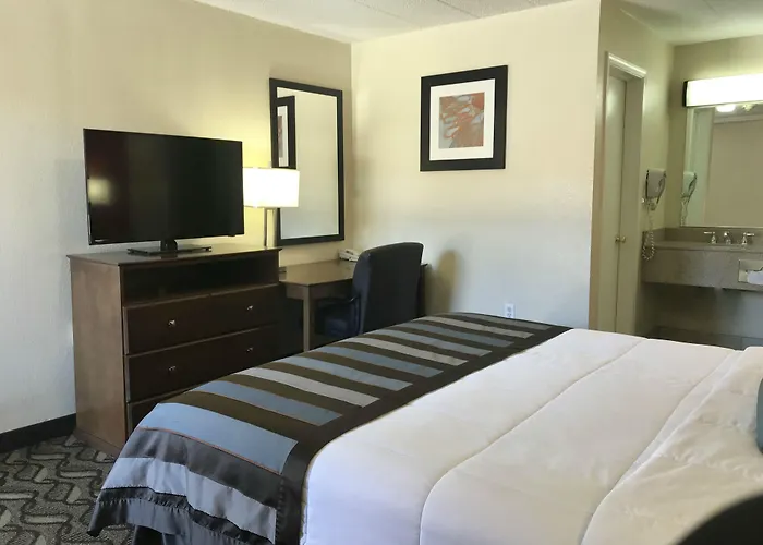 Super 8 By Wyndham Greensburg