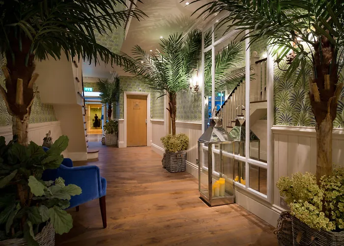 Roslin Beach Hotel