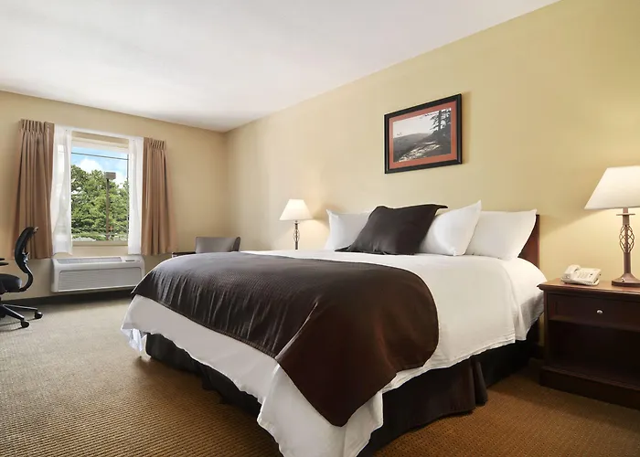 Quality Inn & Suites Monterey I-40