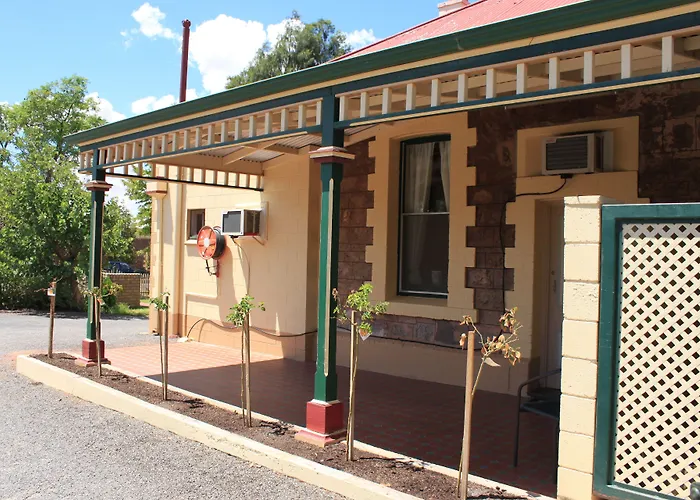 The Lodge Outback Motel