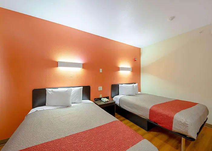 Motel 6-Rhome, Tx