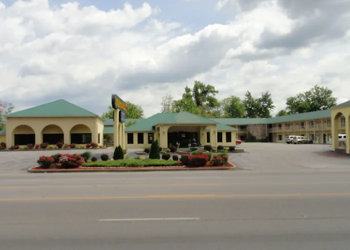 Golden Manor Inn & Suites