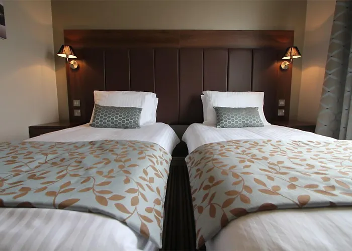 Twin Oaks Hotel