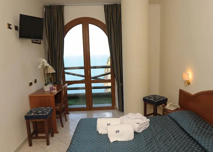 Hr Hotel & Spa