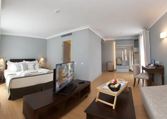 Aenos Hotel