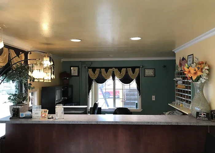 Signature Inn Medford Downtown - Newly Renovated