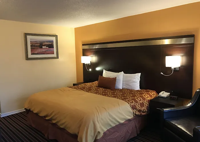 Signature Inn Medford Downtown - Newly Renovated