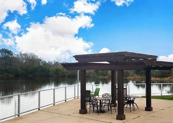 La Quinta By Wyndham Bridge City-Orange