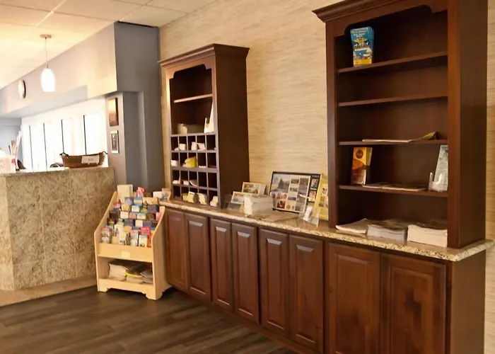 Watson'S Regency Suites