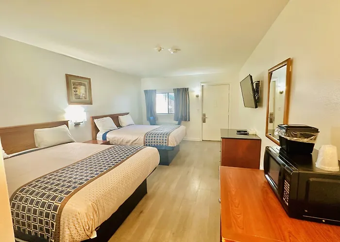Hampton Motor Inn