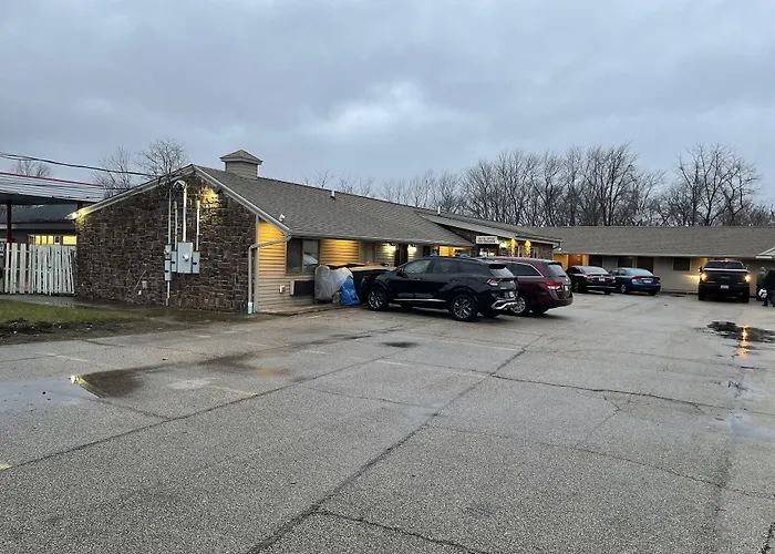 Economy Inn & Suites