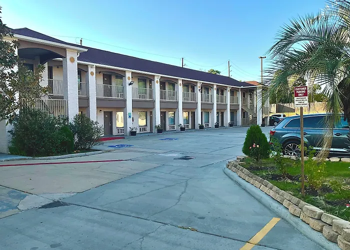 Magnolia Inn And Suites