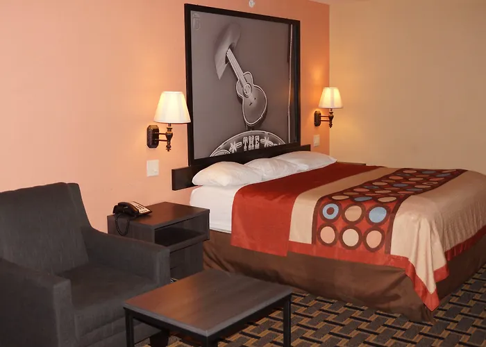 Super 8 By Wyndham Farmers Branch/North Dallas