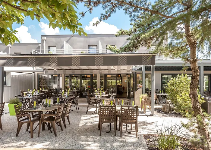 Logis Hotel Restaurant & Spa Au Comte D'Ornon