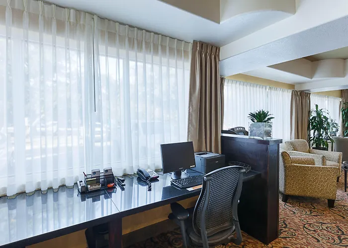 Comfort Suites Medical Center Near Six Flags
