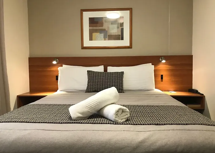 Ventura Inn & Suites Hamilton