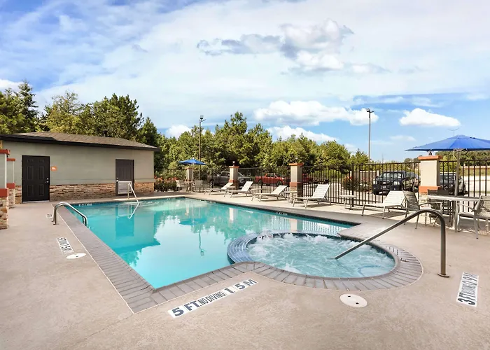 Best Western Carthage Inn & Suites