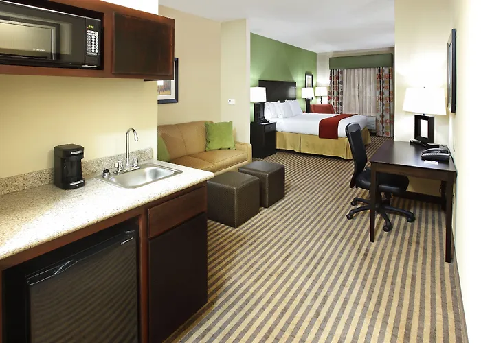 Holiday Inn Express & Suites Maumelle By Ihg