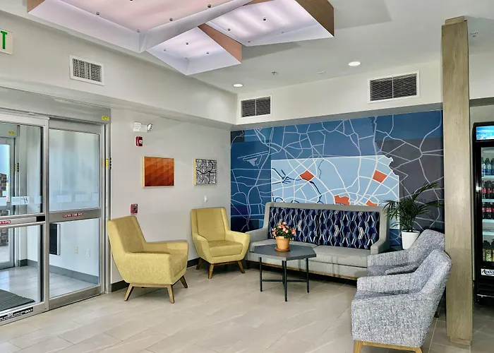Holiday Inn Express & Suites North