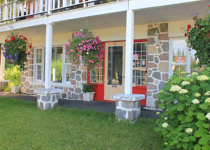Motel Des Pays D'En Haut