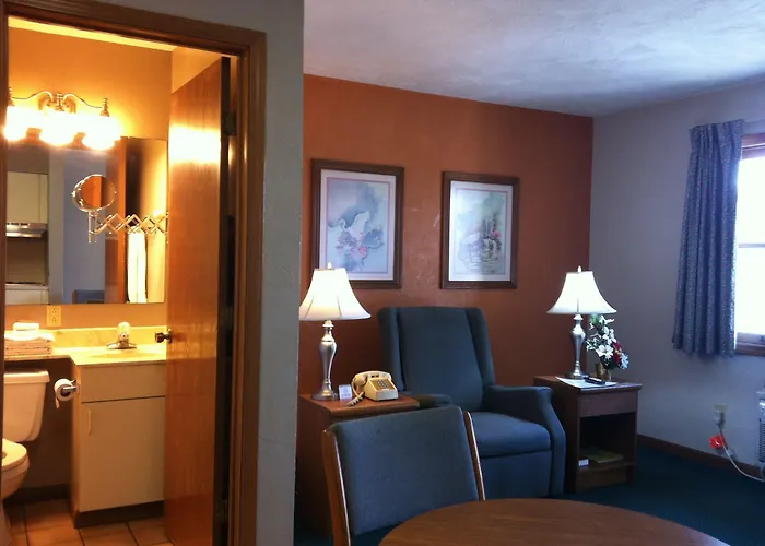 East Street Inn & Suites