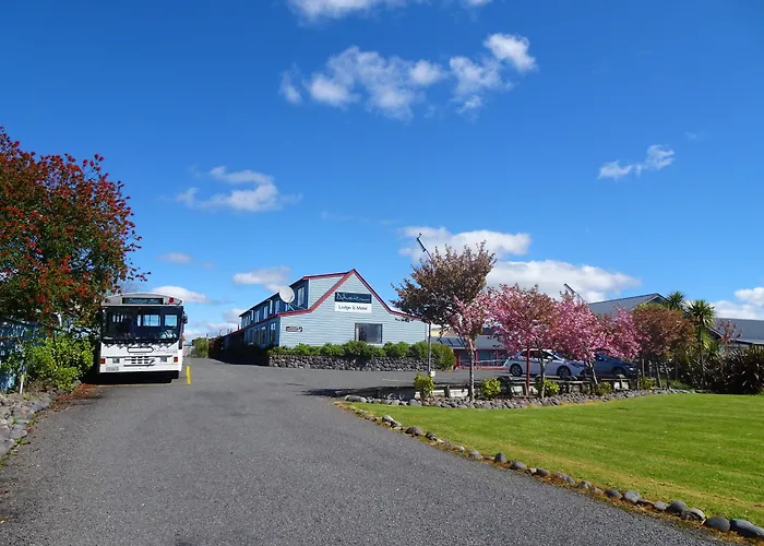 Adventure Lodge And Motels And Tongariro Crossing Track Transport