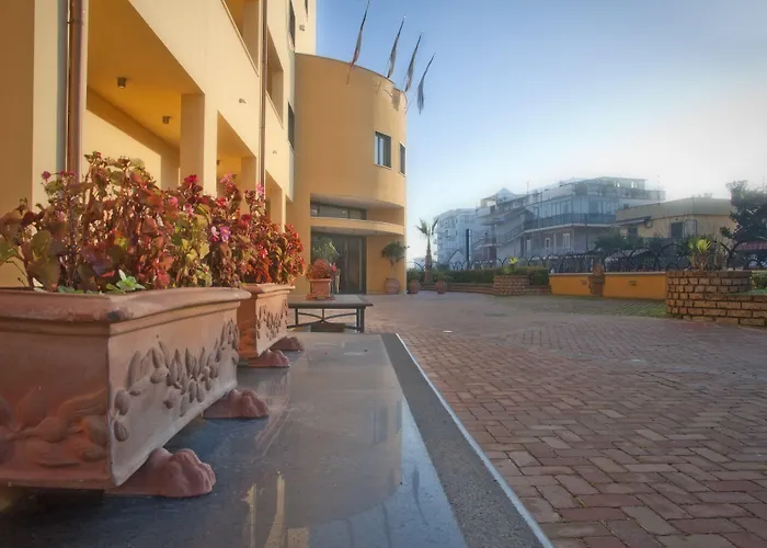 City Hotel