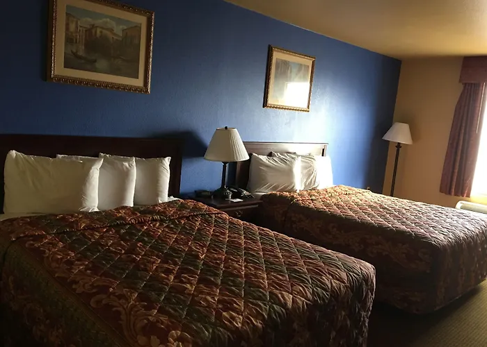 Econo Lodge Inn & Suites