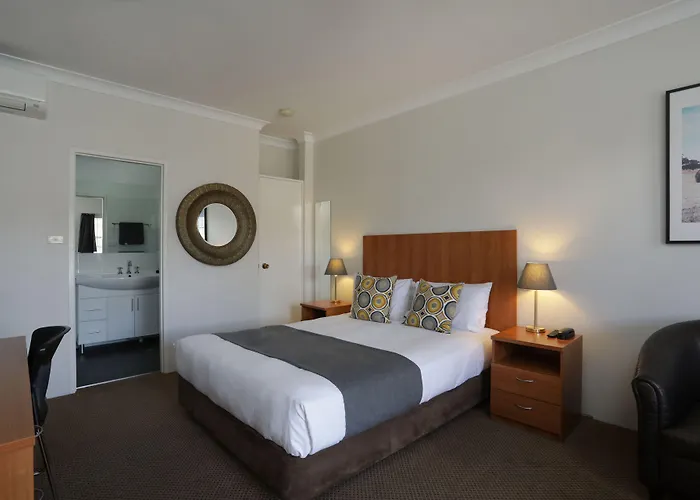Cadman Motor Inn And Apartments