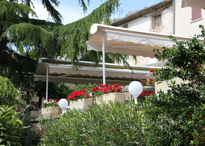 Logis Hotel Restaurant Les Geraniums
