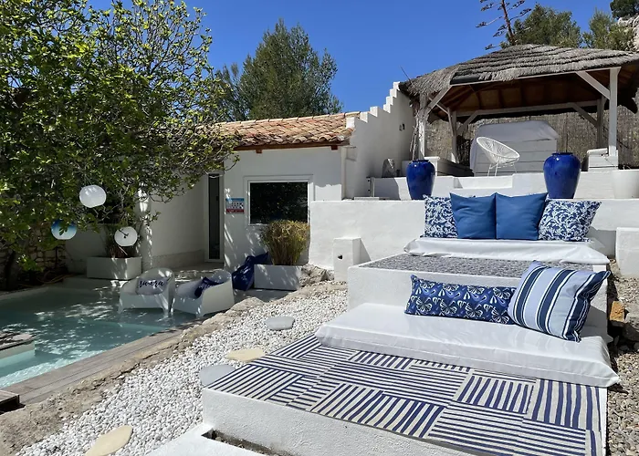 Hotel De La Plage - Mahogany