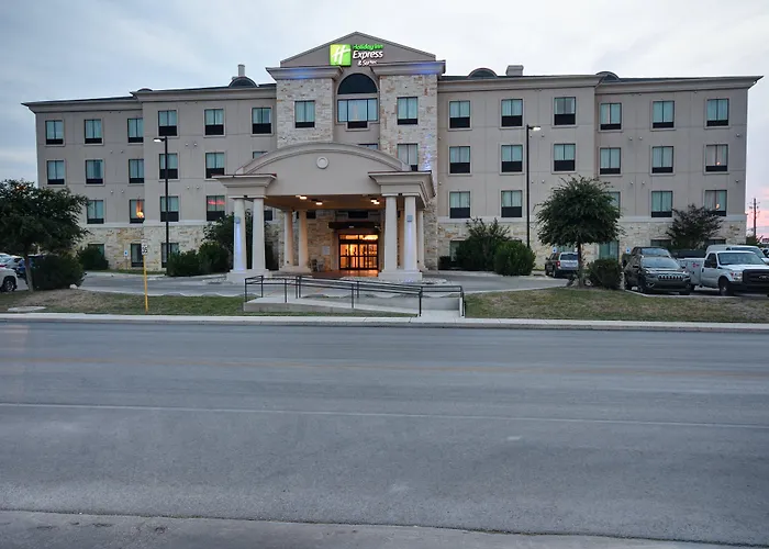 Holiday Inn Express & Suites Del Rio By Ihg