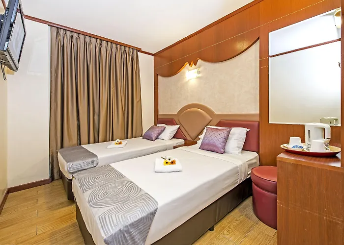 Hotel 81 Palace - Newly Renovated