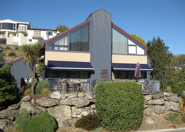 The Moorings Motel And Apartments
