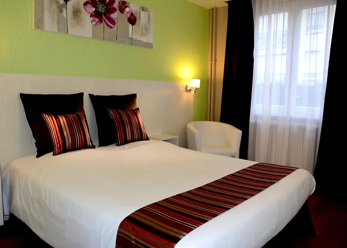 Logis Hotel Du Centre - Halte Ideale En Cyclotourisme Avec Garage A Velos Clos