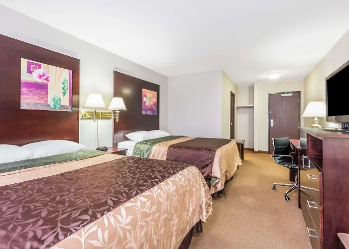 Super 8 By Wyndham Innisfail