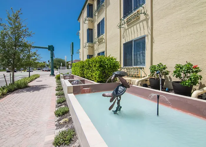 Naples Park Central Hotel