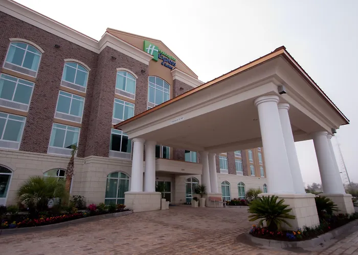 Holiday Inn Express & Suites Charleston Arpt-Conv Ctr Area By Ihg